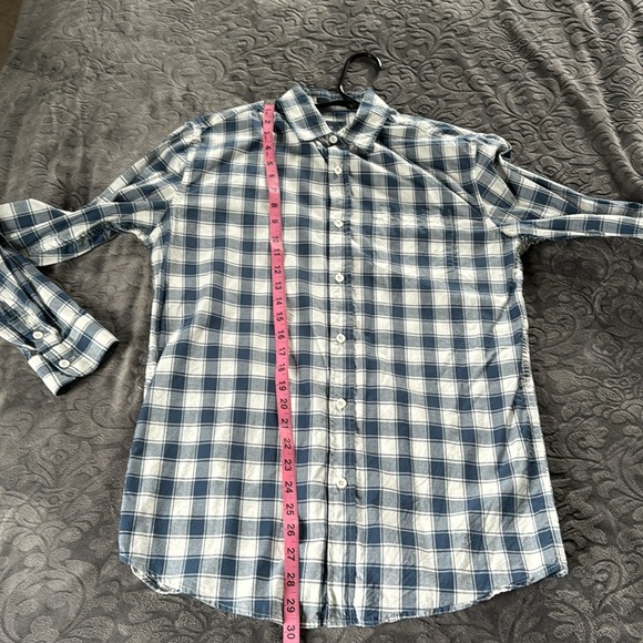 Perfect condition men’s small slim fit blue and white Saks Fifth Ave button up - Picture 5 of 6